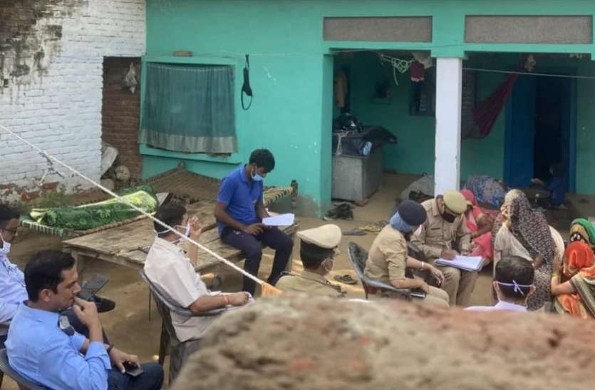 hathras.jpg हाथरस कांड: बिटिया का भाई बोला- सीएम योगी ने नहीं पूरा किया वादा, ना आवास दिया और ना नौकरी