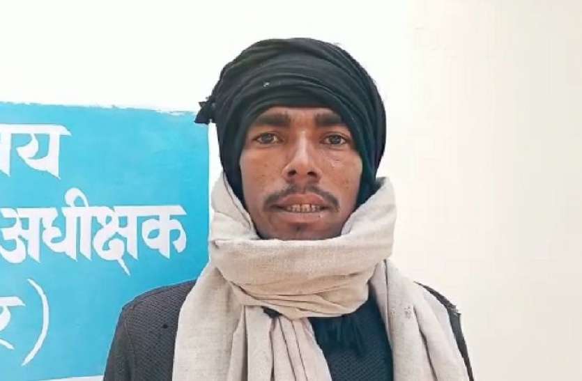 bijnor_1.jpg बिजनाैर में खुदाई के दाैरान मजदूर काे मिला 'हीरा' फिर हाे गया विवाद थाने पहुंचा मामला