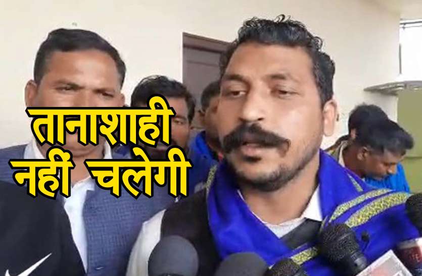 Bhim Army Chief Chandrashekhar अखिलेश के गढ़ में चंद्रशेखर का योगी पर हमला, कहा तानाशाही से नहीं चलता लोकतंत्र