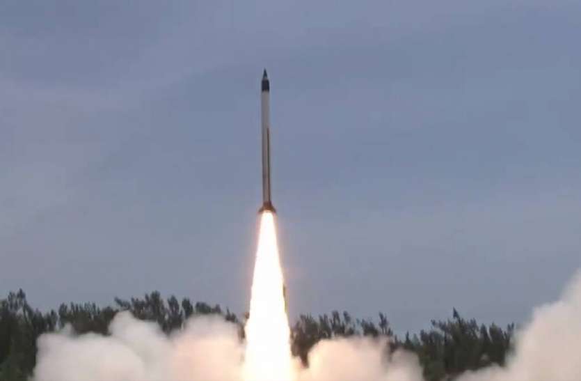 Drdo missile system DRDO ने मध्यम रेंज की सतह से हवा में मार करने वाली मिसाइल का सफल परीक्षण किया