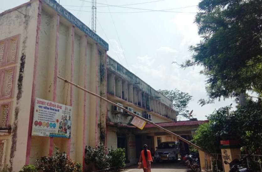 katni nagar nigam नियमविरुद्ध भवन उपयोग में कार्रवाई टलने पर आयुक्त ने कहा पुलिस बल नहीं मिला, एसपी बोले हमें बताते