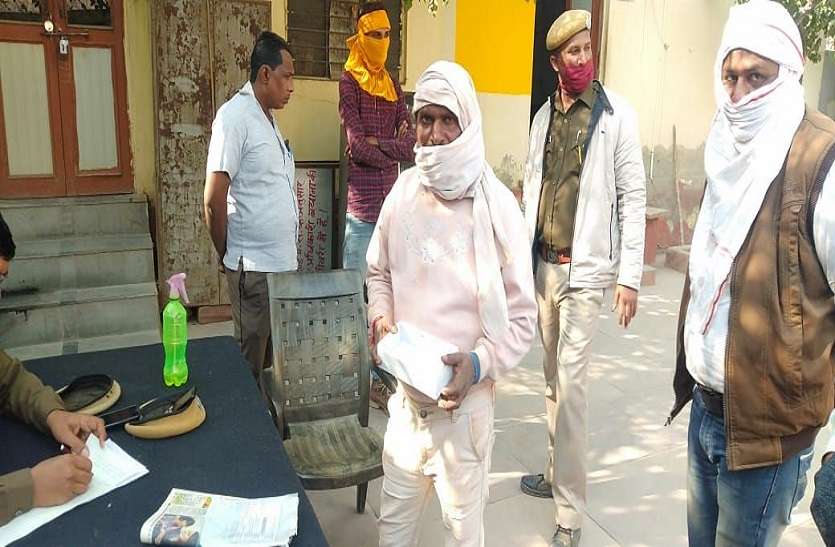 15 हजार के मोबाइल की जगह पार्सल में निकला पर्स, बेल्ट व एटीएम कवर 15 हजार के मोबाइल की जगह पार्सल में निकला पर्स, बेल्ट व एटीएम कवर