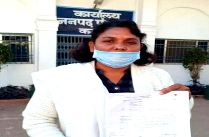 सचिव की शिकायत सुनकर भड़के कवर्धा जनपद CEO ने महिला सरपंच को केबिन से बाहर निकाला, कलेक्टर से शिकायत सचिव की शिकायत सुनकर भड़के कवर्धा जनपद CEO ने महिला सरपंच को केबिन से बाहर निकाला, कलेक्टर से शिकायत
