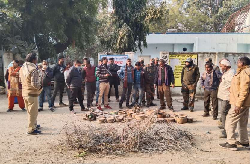 लोड बढ़ा तो चलाया अभियान, काटे कनेक्शन लोड बढ़ा तो चलाया अभियान, काटे कनेक्शन