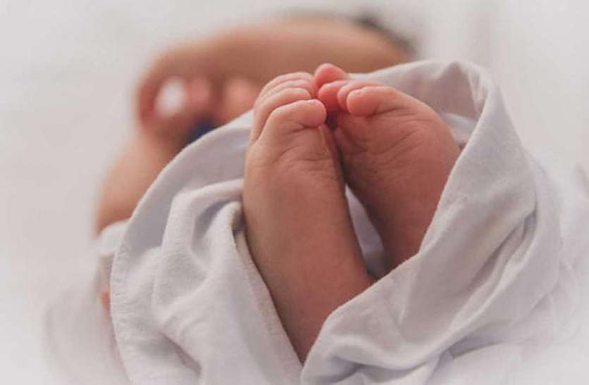 baby_born.jpg 65 साल की उम्र में ये महिला बनी मां, बच्ची के जन्म से खुश हुआ 80 साल का पति