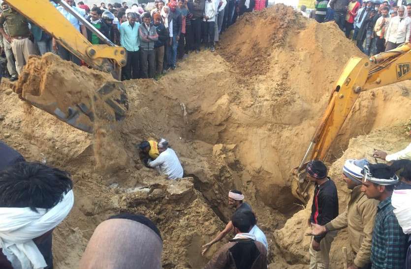 two workers died in Collapsed soil in bassi jaipur विद्युत ज्वाइंट ढूंढने के लिए खुदाई कर रहे मजदूरों पर ढही मिट्टी, दबने से दो की मौत