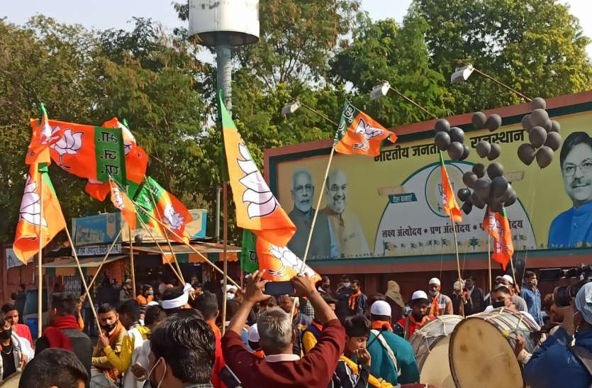 मातमी धुनों के साथ भाजपा अल्पसंख्यक मोर्चा ने गहलोत सरकार के खिलाफ किया प्रदर्शन मातमी धुनों के साथ भाजपा अल्पसंख्यक मोर्चा ने गहलोत सरकार के खिलाफ किया प्रदर्शन