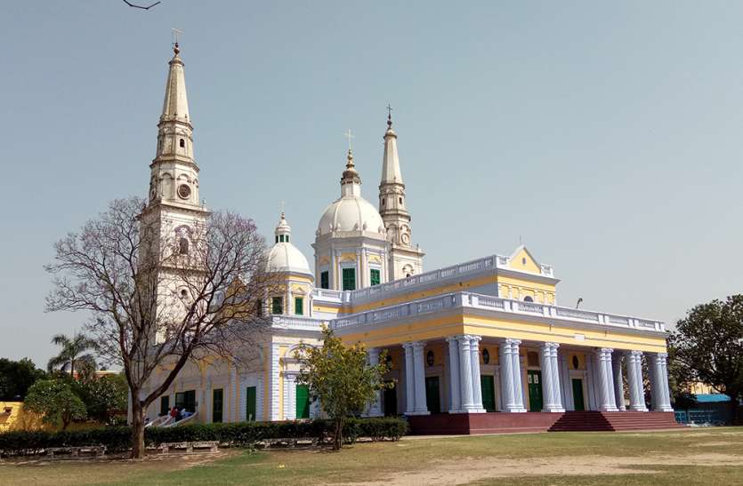 church-of-sardhana.jpg Special: इस विश्वप्रसिद्ध चर्च की खासियत जान हो जाएंगे हैरान, 25 पैसे की मजदूरी देकर कराया था निर्माण