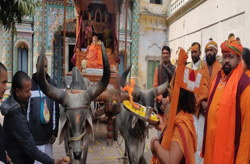 1000 गांव पारकर धर्म रक्षा रथ लेकर पदयात्रा पर निकले संत पहुंचे अयोध्या हुआ स्वागत 1000 गांव पारकर धर्म रक्षा रथ लेकर पदयात्रा पर निकले संत पहुंचे अयोध्या हुआ स्वागत