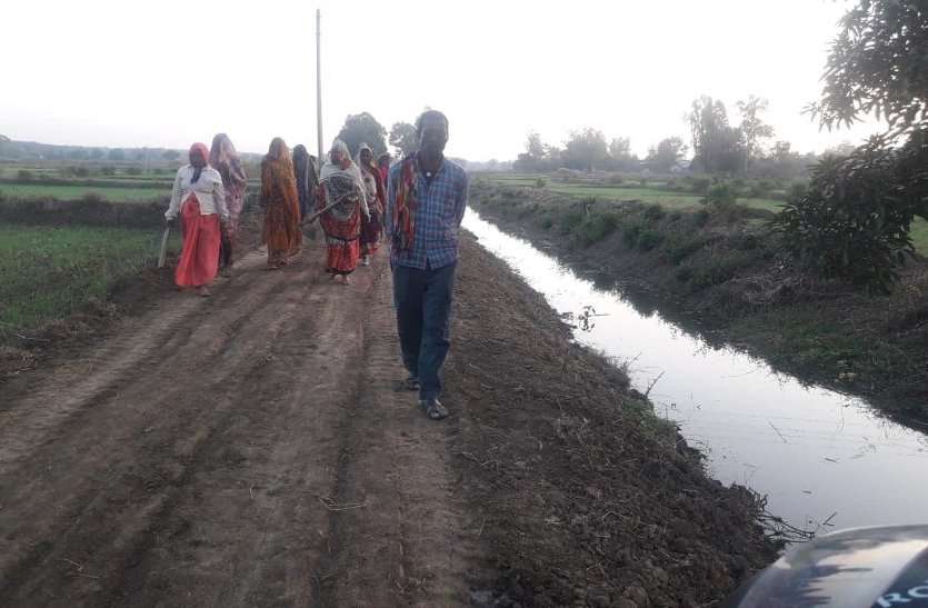 18 साल बाद खेतों में पहुंचा पानी, हजारों किसानों की खुशी का नहीं है ठिकाना 18 साल बाद खेतों में पहुंचा पानी, हजारों किसानों की खुशी का नहीं है ठिकाना