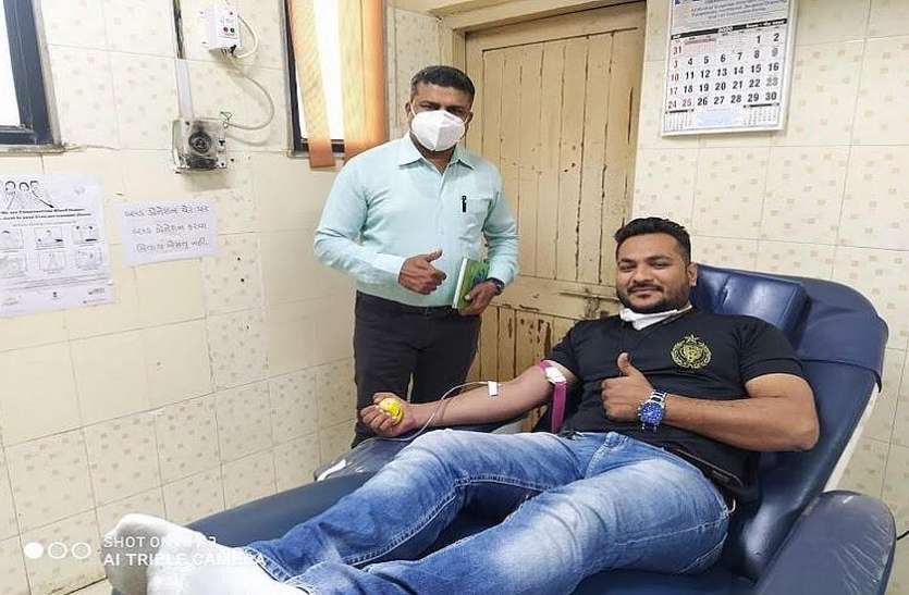 मुश्किल घड़ी में मिला सहारा, गार्ड ने कोरोना मरीज के लिए किया रक्तदान मुश्किल घड़ी में मिला सहारा, गार्ड ने कोरोना मरीज के लिए किया रक्तदान