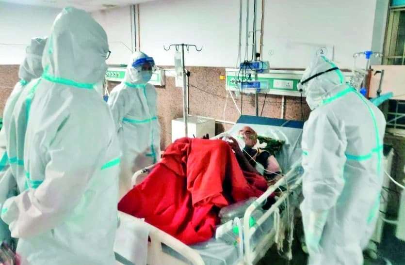 ड्यूटी से गायब मेल नर्स को थमाया नोटिस ड्यूटी से गायब मेल नर्स को थमाया नोटिस