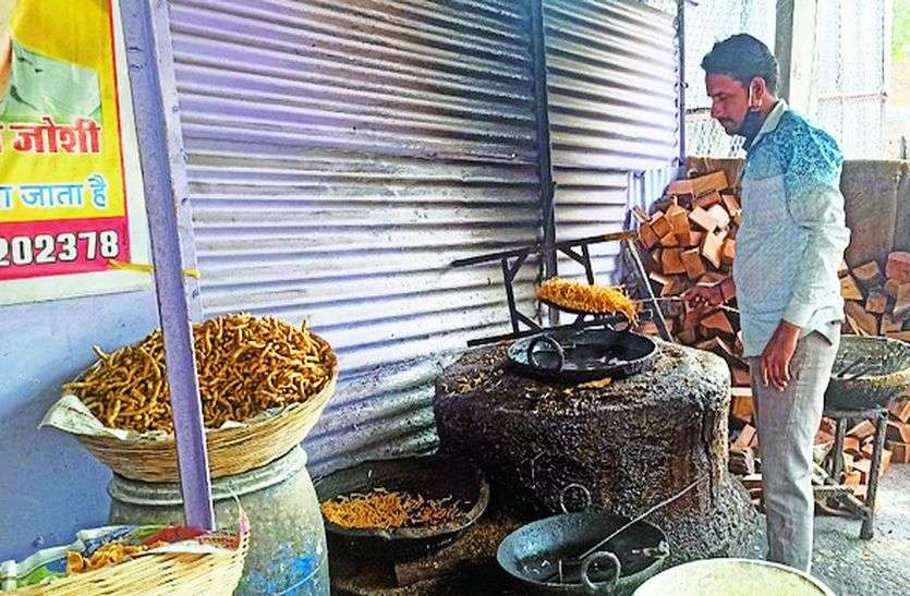 rawatbhata नमकीन व्यापार में आई परेशानी तो लगाई जुगत...