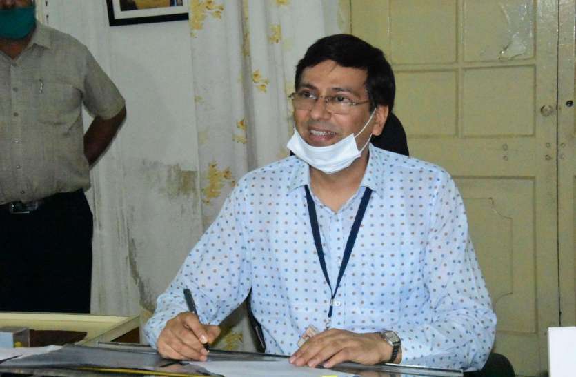 Alwar Divisional Commissioner Samit Sharma Instructions To Officers संभागीय आयुक्त डॉ समित शर्मा ने अधिकारियों को दिए साफ़ निर्देश, बोले- बहानेबाजी नहीं चलेगी, जनता का काम होना चाहिए