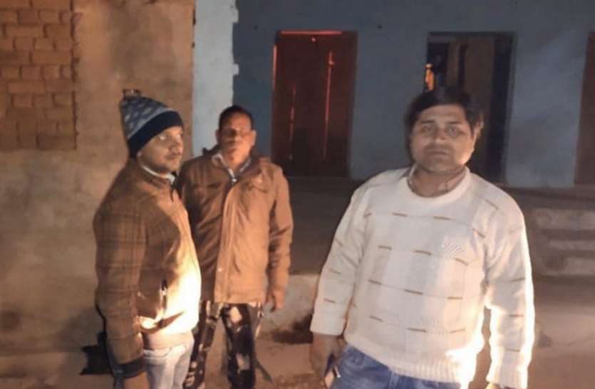 रात में हुए विद्युत निरीक्षण से पिछोर व खनियाधाना के लोगों में मचा हड़कम्प रात में हुए विद्युत निरीक्षण से पिछोर व खनियाधाना के लोगों में मचा हड़कम्प