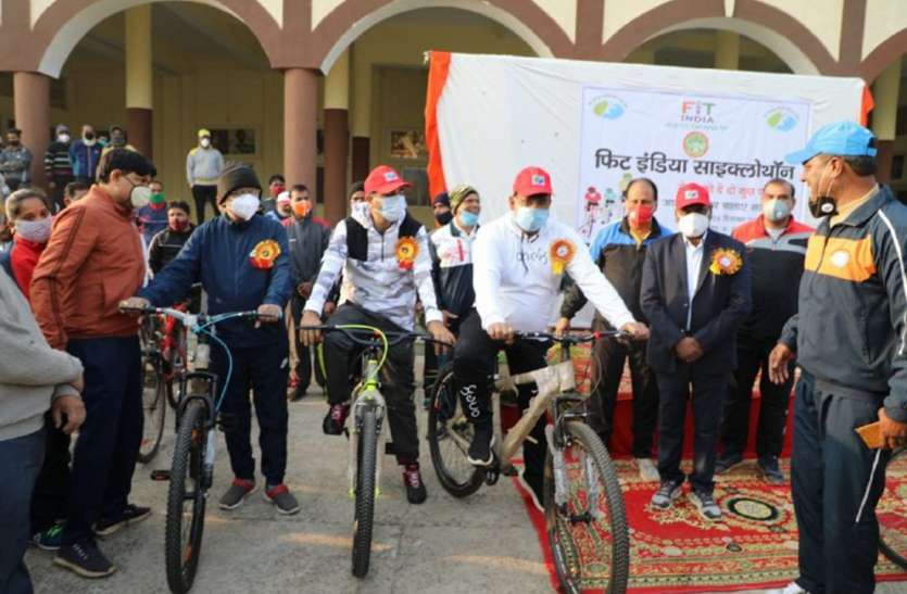 स्वस्थ रहने हर दिन व्यायाम के लिए समय निकालें : कलेक्टर स्वस्थ रहने हर दिन व्यायाम के लिए समय निकालें : कलेक्टर