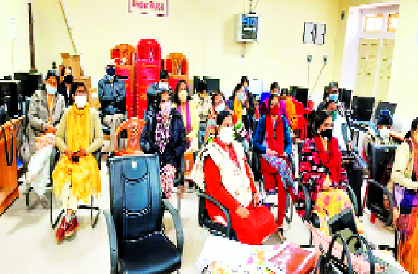 आपदाओं-विपदाओं के बावजूद महिलाओं ने अपनी योग्यता सिद्ध की आपदाओं-विपदाओं के बावजूद महिलाओं ने अपनी योग्यता सिद्ध की