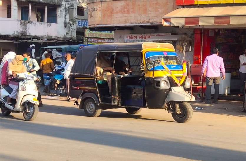 Auto drivers are charging arbitrary fare