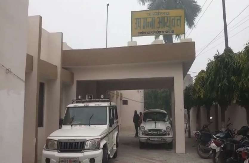 उप गन्ना आयुक्त पर अश्लील हरकत करने का आरोप सीएम से शिकायत उप गन्ना आयुक्त पर अश्लील हरकत करने का आरोप सीएम से शिकायत