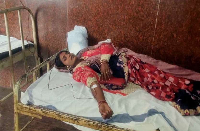 Stench of anemia गांव-गांव एनीमिया का दंश, 112 महिलाओं को लगाया आयरन सुक्रोज