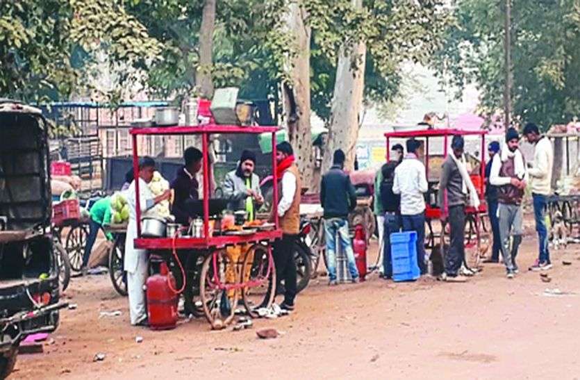 शहर में धड़ल्ले से हो रहा घरेलू गैस का व्यावसायिक उपयोग शहर में धड़ल्ले से हो रहा घरेलू गैस का व्यावसायिक उपयोग