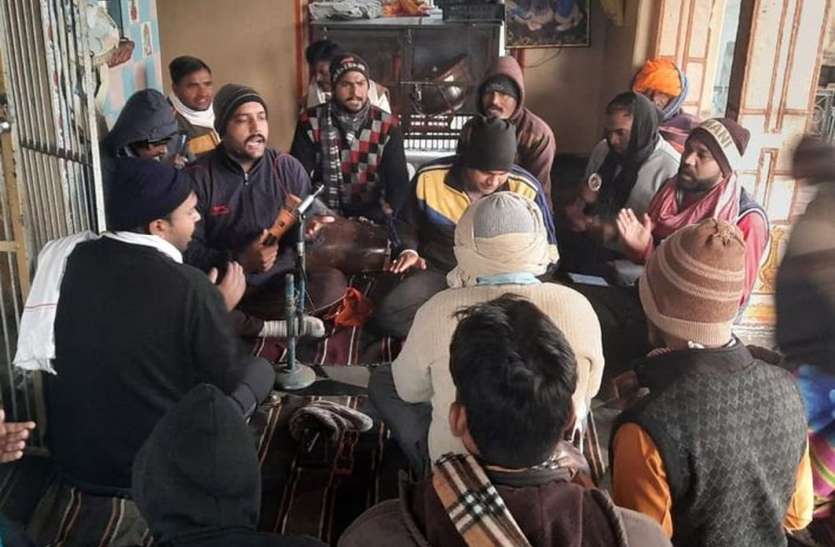 अयोध्या में राम मंदिर निर्माण के लिए निकाली प्रभात फेरी अयोध्या में राम मंदिर निर्माण के लिए निकाली प्रभात फेरी