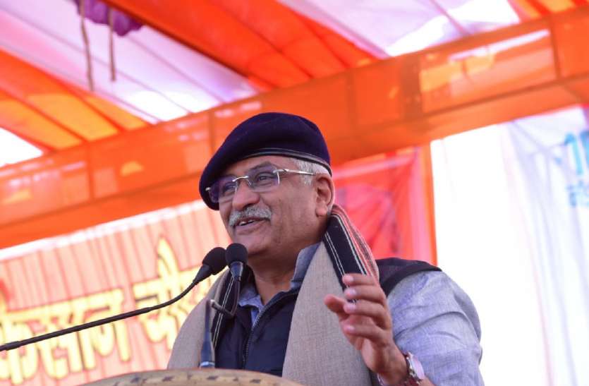 मंत्री ने कांग्रेस में अंतर्कलह पर ली चुटकी, मियां-बीवी की लड़ाई और ठीकरा पड़ोसी पर मंत्री ने कांग्रेस में अंतर्कलह पर ली चुटकी, मियां-बीवी की लड़ाई और ठीकरा पड़ोसी पर