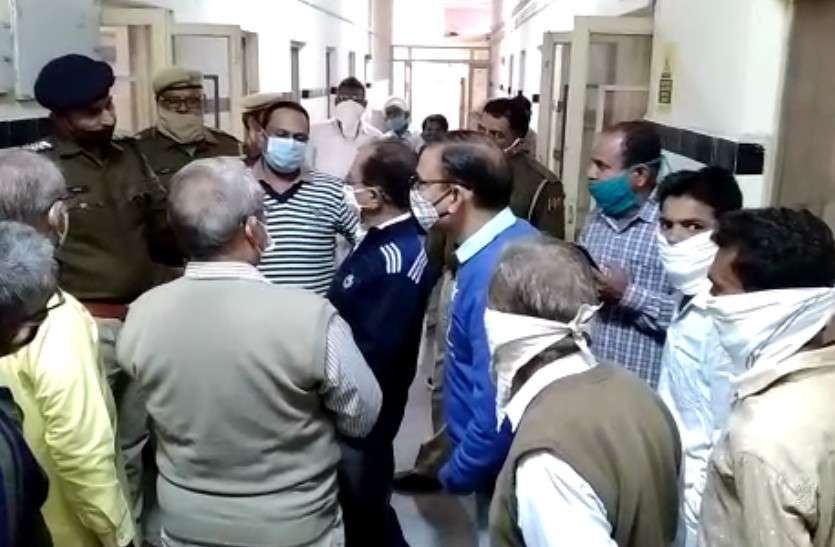 three die in road accident in jalore रफ्तार में चल रही गाड़ी के आगे आया श्वान, गाड़ी पलटी, तीन की मौत