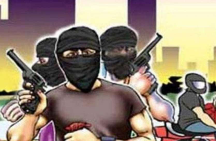 loot-650-081616050045-800x599_201912131421.jpg खाद्य तेल से भरे वाहन की चोरी के आरोप में दो को पकड़ा