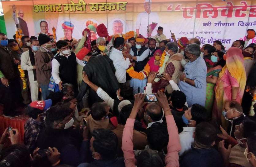 जोधपुर में एलिवेटेड रोड स्वीकृत होने पर मंत्री शेखावत का हुआ स्वागत जोधपुर में एलिवेटेड रोड स्वीकृत होने पर मंत्री शेखावत का हुआ स्वागत