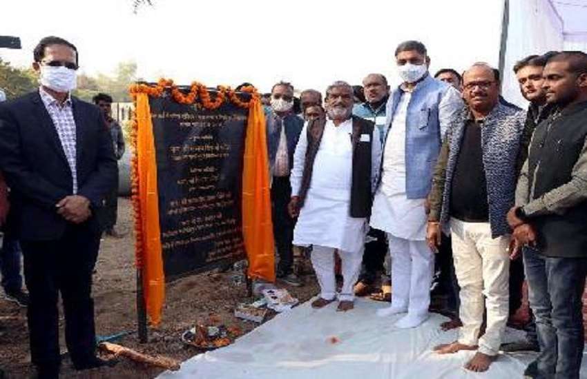 नरसिंहपुर में प्रस्तावित प्लाजा के लिए भूमि पूजन