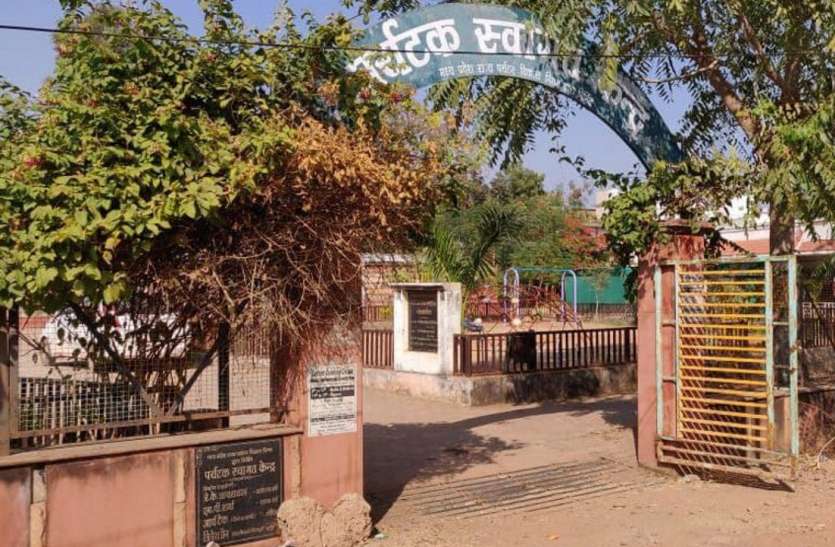 देखरेख के अभाव में बदहाल हो रहे पर्यटन स्थल देखरेख के अभाव में बदहाल हो रहे पर्यटन स्थल