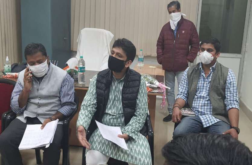 अंबिकापुर के गांधी स्टेडियम व श्रीगढ़ में बनेंगे इनडोर स्टेडियम, खिलाडिय़ों को मिलेगी सुविधा अंबिकापुर के गांधी स्टेडियम व श्रीगढ़ में बनेंगे इनडोर स्टेडियम, खिलाडिय़ों को मिलेगी सुविधा