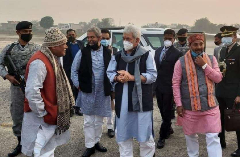 अचानक अयोध्या पहुंच गए जम्मू कश्मीर के राज्यपाल मनोज सिन्हा अचानक अयोध्या पहुंच गए जम्मू कश्मीर के राज्यपाल मनोज सिन्हा