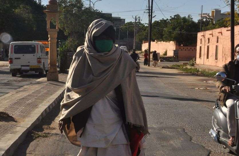सर्द हवा ने झकझोरा, तापमान 6.1 डिग्री, बाड़मेर के लिए यलो अलर्ट सर्द हवा ने झकझोरा, तापमान 6.1 डिग्री, बाड़मेर के लिए यलो अलर्ट