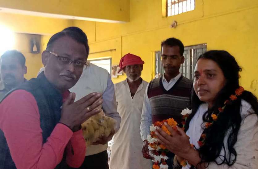मां नर्मदा की दूसरी बार पैदल परिक्रमा में निकली राधिका पटेल मां नर्मदा की दूसरी बार पैदल परिक्रमा में निकली राधिका पटेल