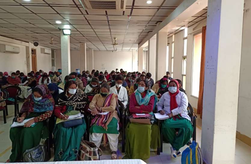 Health workers will knock on homes throughout the month to prevent mal बच्चों में कुपोषण, डायरिया और निमोनिया रोकने माह भर स्वास्थ्यकर्मी देंगे घरों पर दस्तक