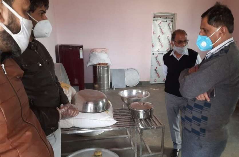 अतिरिक्त जिला कलक्टर ने किया इंदिरा रसोई व रैन बसेरों का निरीक्षण अतिरिक्त जिला कलक्टर ने किया इंदिरा रसोई व रैन बसेरों का निरीक्षण