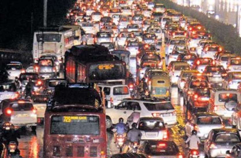 delhi.jpg किसान आंदोलन: परेशान हो रहे वाहन चालक, दिल्ली जाने-आने के लिए वैकल्पिक मार्ग का करें इस्तेमाल