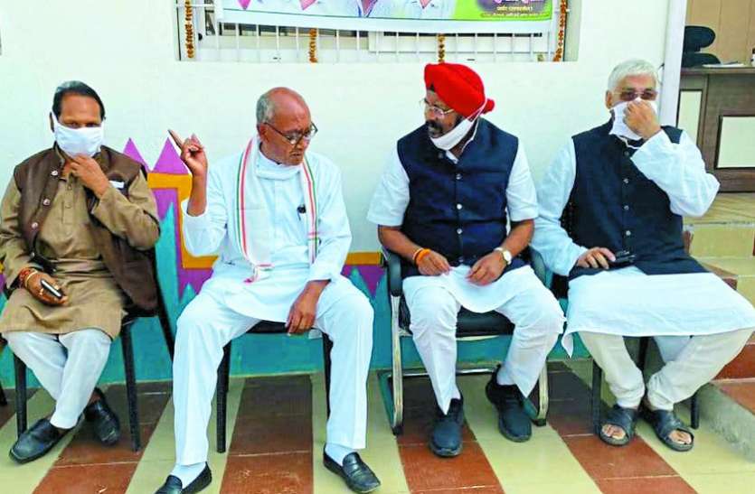 पहले मंडियों में जानवर बिकते थे, अब फार्म हाउस में विधायक: दिग्विजय पहले मंडियों में जानवर बिकते थे, अब फार्म हाउस में विधायक: दिग्विजय