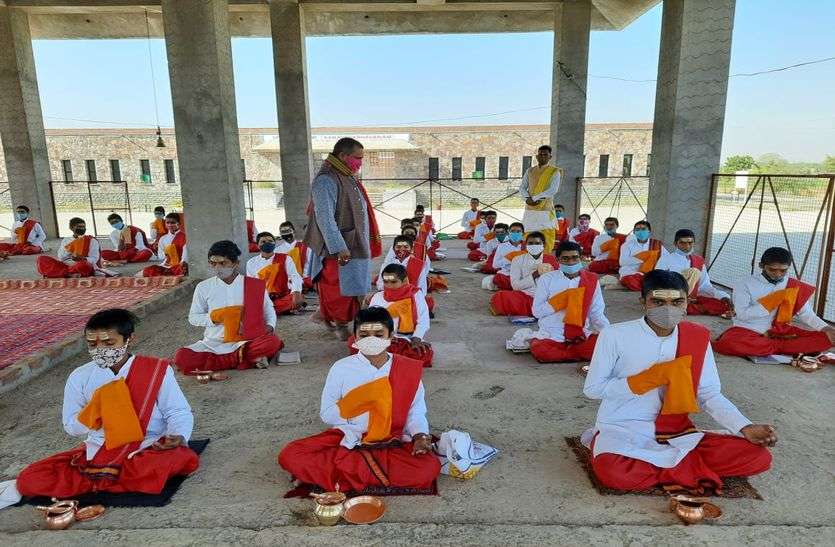 कोरोना रोकथाम के लिए महामृत्युंजय जाप और गिलोय से रुद्राभिषेक कोरोना रोकथाम के लिए महामृत्युंजय जाप और गिलोय से रुद्राभिषेक