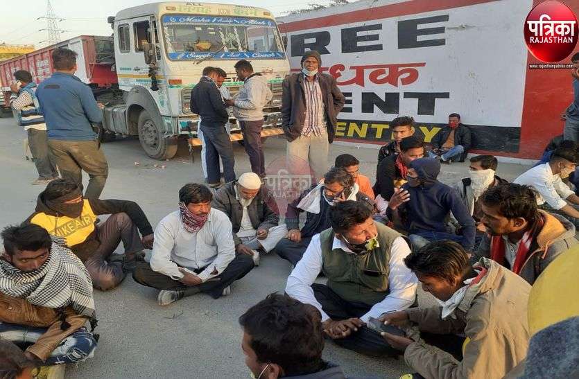 पाली : सड़क हादसे में घायल श्रमिक की मौत, मुआवजे की मांग, परिजनों का प्रदर्शन पाली : सड़क हादसे में घायल श्रमिक की मौत, मुआवजे की मांग, परिजनों का प्रदर्शन