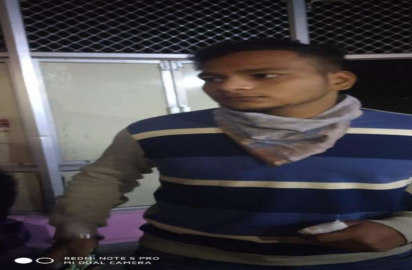 इधर एडीजी बोले, कोटा में चाकूबाजी को नियंत्रित करना होगा, उधर किशोर को चाकू मारे इधर एडीजी बोले, कोटा में चाकूबाजी को नियंत्रित करना होगा, उधर किशोर को चाकू मारे