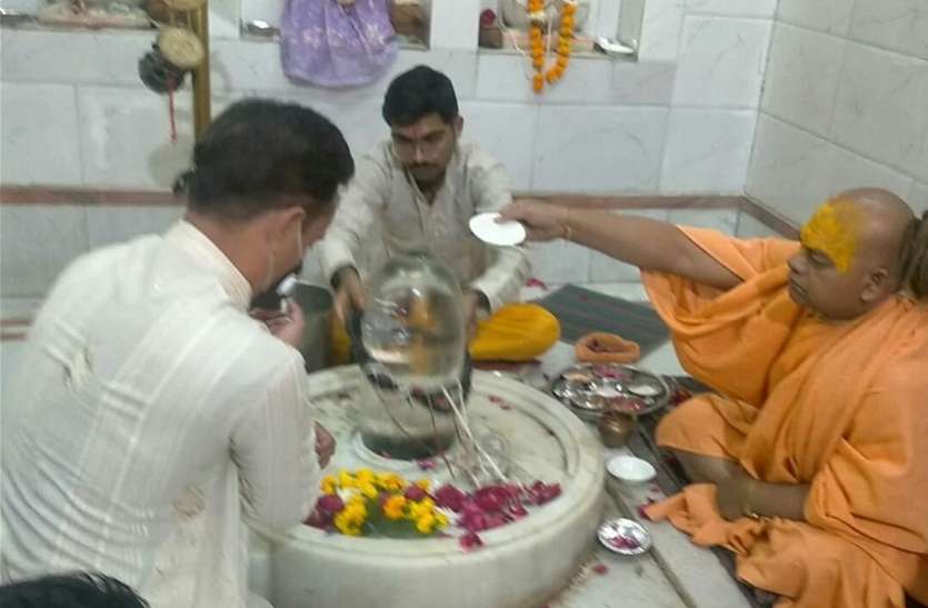 corona mukti abhishek कोरोना से मुक्ति के लिए वेदपाठियों ने किया महामृत्युंजय अनुष्ठान