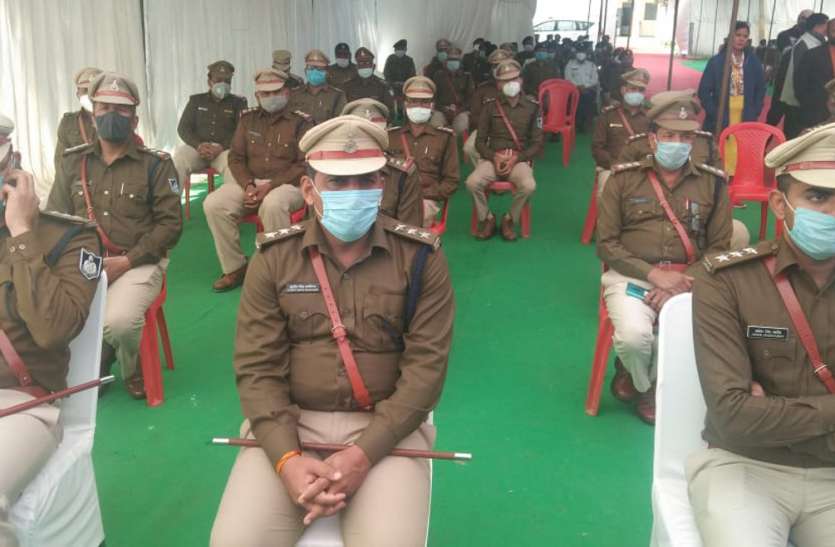 जब आरक्षक को बतानी पड़ी आईजी को माफिया की करनी जब आरक्षक को बतानी पड़ी आईजी को माफिया की करनी