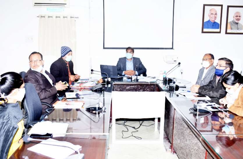 Singrauli collector will take action on negligence in resolving complaint शिकायतों का निराकरण एक चौथाई से कम हुआ तो देना होगा स्पष्टीकरण
