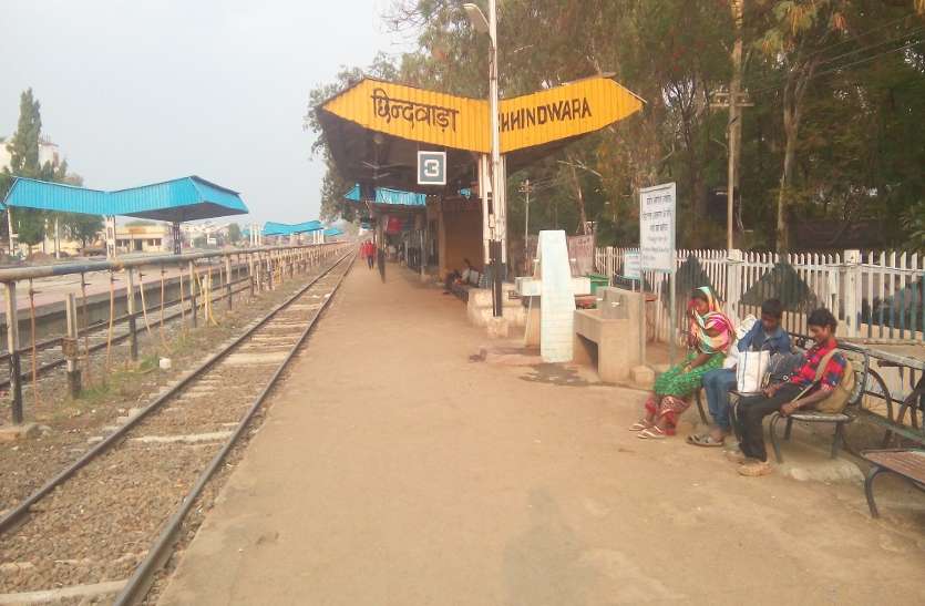 Railway: ट्राली से छिंदवाड़ा-चौरई रेलमार्ग का सीएओ ने किया निरीक्षण Railway: ट्राली से छिंदवाड़ा-चौरई रेलमार्ग का सीएओ ने किया निरीक्षण