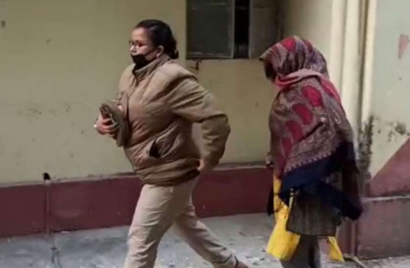 50 से अधिक बच्चों का यौन शोषण करने वाले जूनियर इंजीनियर की पत्नी गिरफ्तार, गवाहों को धमकाने का आरोप 50 से अधिक बच्चों का यौन शोषण करने वाले जूनियर इंजीनियर की पत्नी गिरफ्तार, गवाहों को धमकाने का आरोप