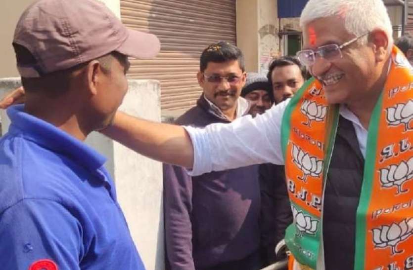 पश्चिम बंगाल की 4 करोड़ से ज्यादा जनता केंद्र सरकार की 80 योजनाओं से को वंचित: गजेंद्र सिंह शेखावत पश्चिम बंगाल की 4 करोड़ से ज्यादा जनता केंद्र सरकार की 80 योजनाओं से को वंचित: गजेंद्र सिंह शेखावत