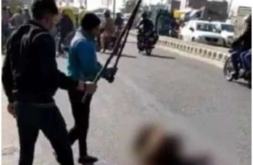 ghaziabad-viral.jpg दिनदहाड़े बीच सड़क पर दिखा खौफनाक मंजर, लोहे की रॉड से युवक को पीट-पीटकर मार डाला